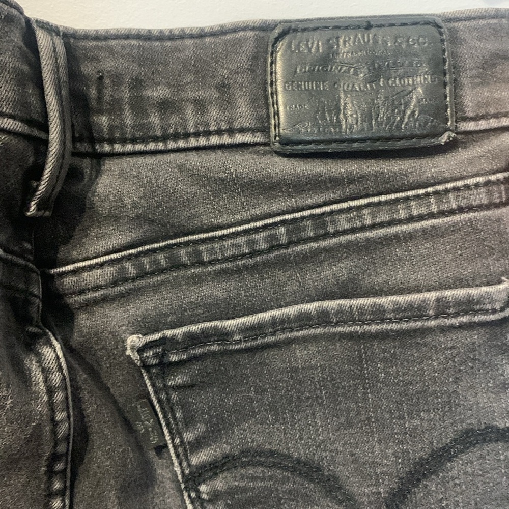 Levi’s 710 Super Skinny in Washed Black - Picture 5 of 8